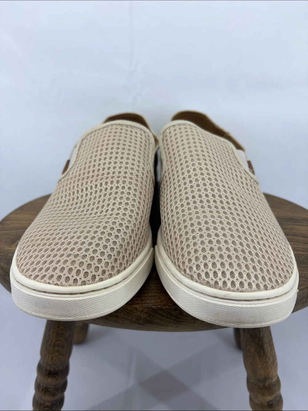 OluKai Womens Pehuea Slip-on Textured Top Slip-on Sneakers in Tapa Beige, sz 9